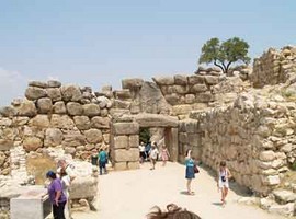 mycenae_tourists